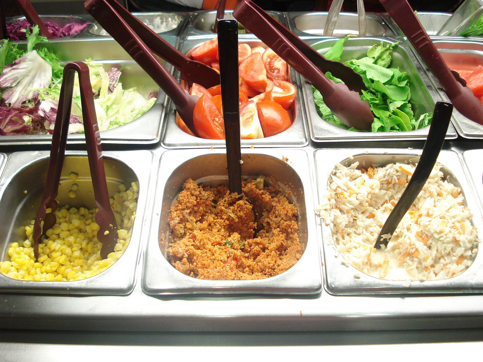 In GNs serviertes Salatbuffet